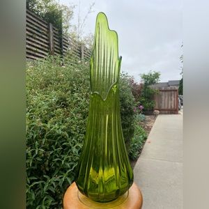 21 Inch LE Smith Ribbed Swung Vase